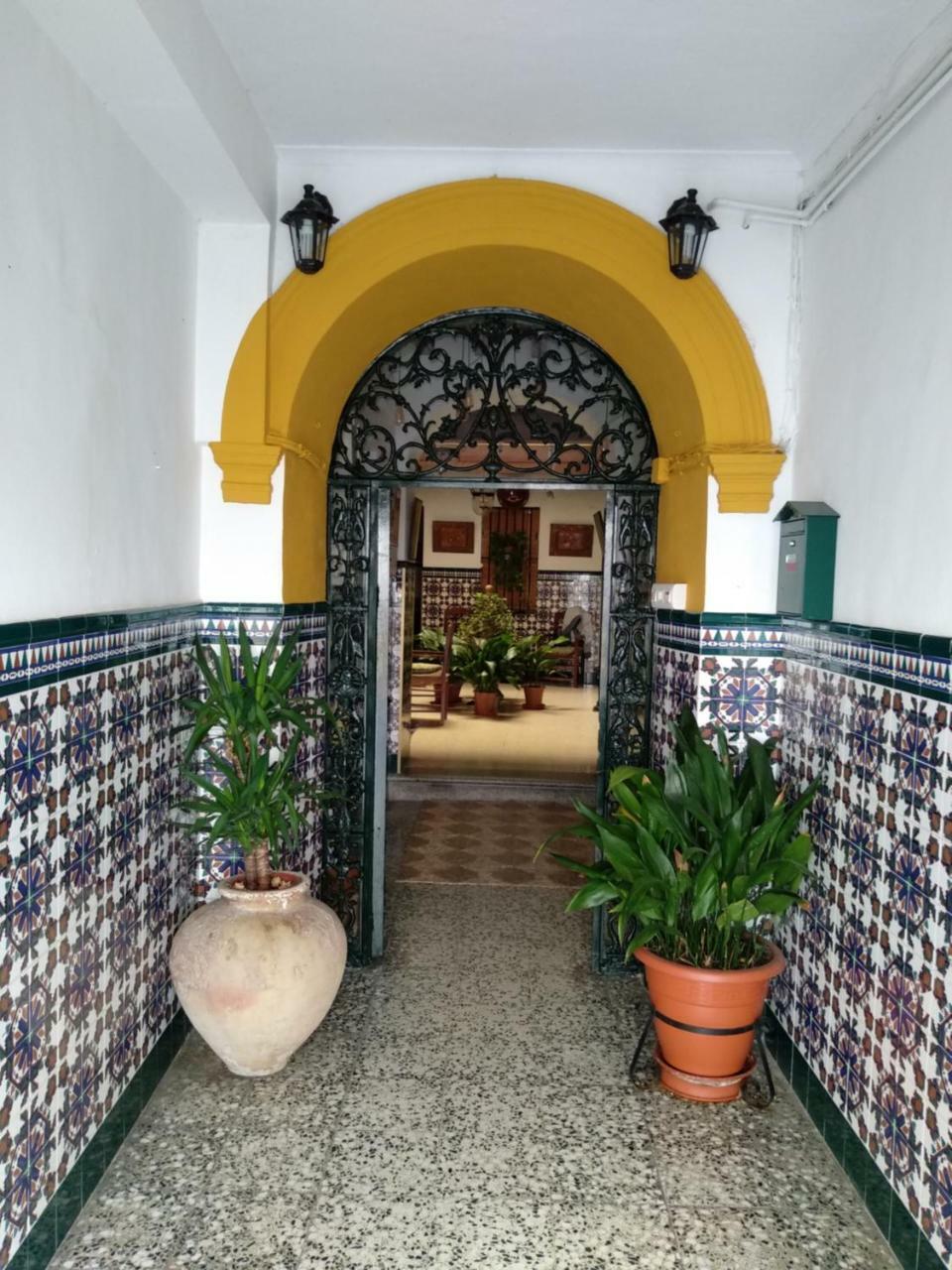 Hostal Manolo El Puerto de Santa Maria Exterior photo